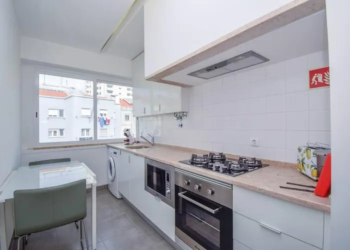 Cozy And Sunny Family アパート *