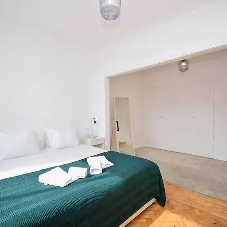 Cozy And Sunny Family Apartment Lisbon